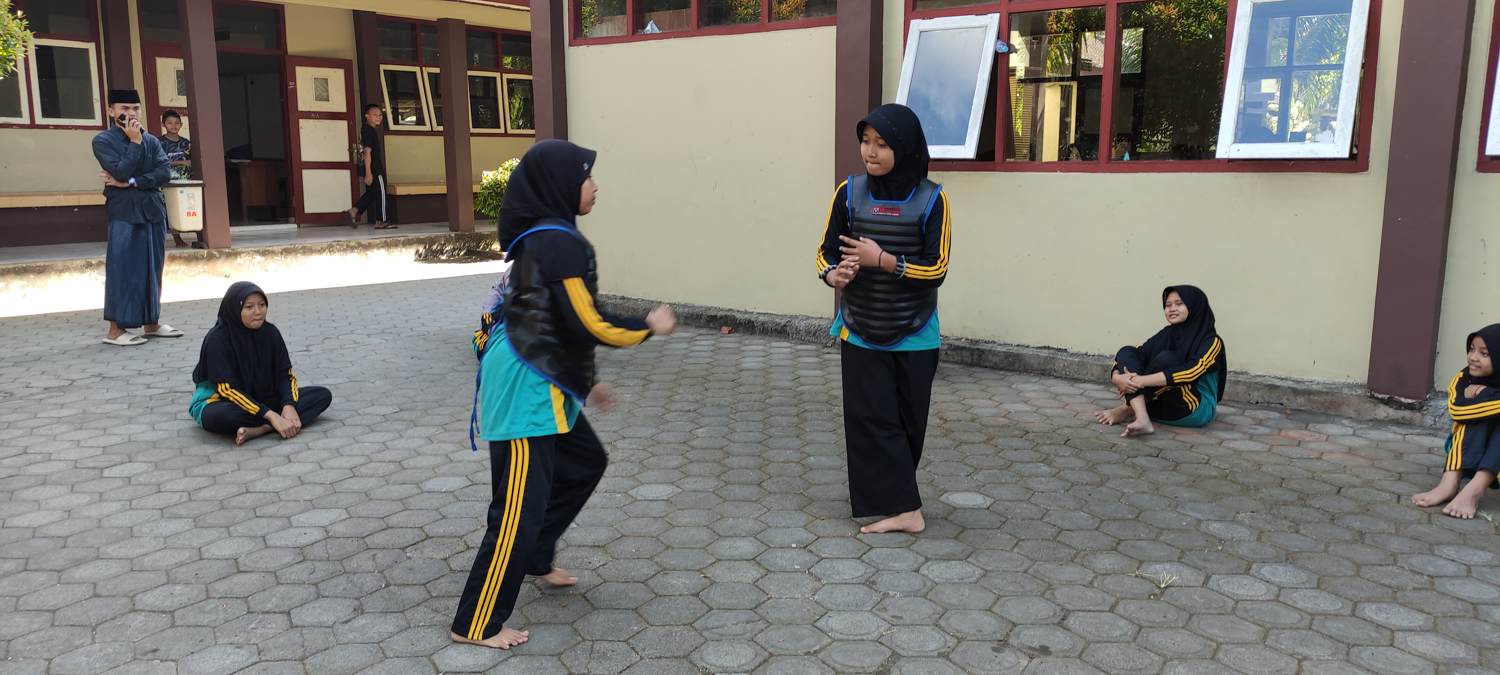 Pencak Silat SMP Bustanul Makmur (3)